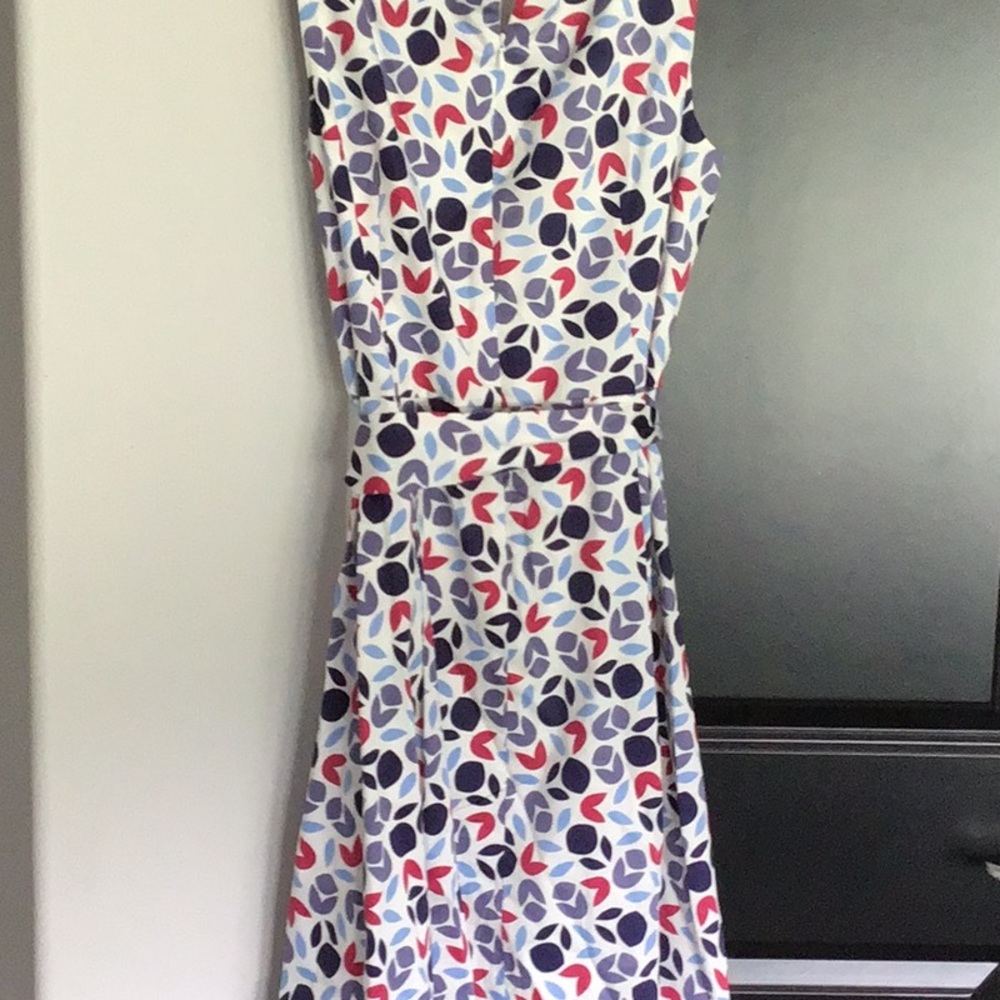 Anne Klein dress.  Sleeveless. Zippered back.  Side pockets, self tie belt. - Picture 3 of 4
